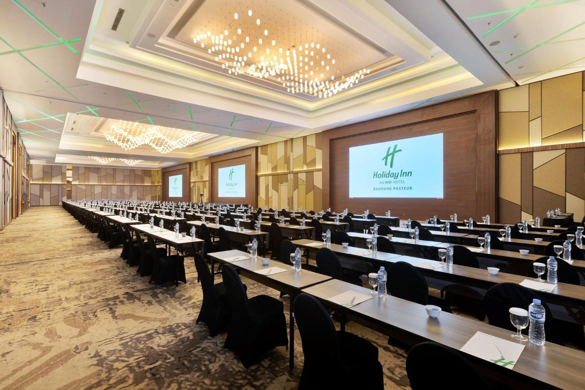 Holiday Inn Bandung Pasteur By Ihg Dış mekan fotoğraf